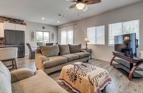 Stockton House | Private Patio & Yard! Family Getaway in Stockton