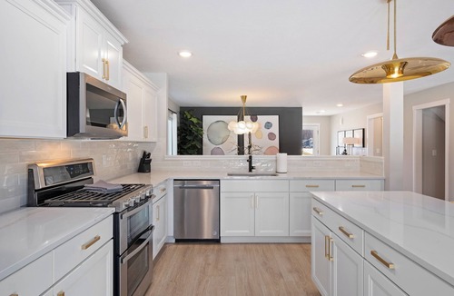 Grandville House | Private Pool, Infared Sauna, Full Gym, Hot Tub, Sleeps 16