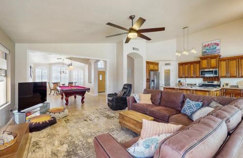 Avondale House | Private Pool, Yard & Pool Table! 'Avondale Abode'