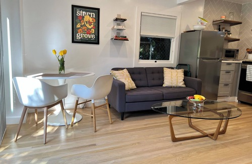 Crocker Highlands Cottage | Private, remodeled cottage with modern amenities in desirable Crocker Highlands