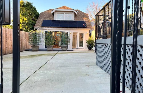 Crocker Highlands Cottage | Private, remodeled cottage with modern amenities in desirable Crocker Highlands