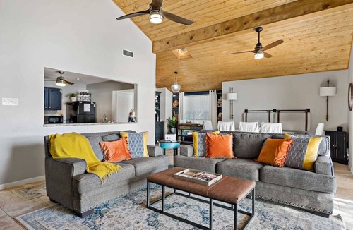 Enchanted Oaks House | Private Waterfront Cove | Game Room | Dock | Pet Friendly | Fire Pit | Kayaks | Couples | Family Time
