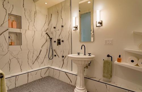 Nob Hill House | Pvt luxury Boutique Suite with Lush Patio - Historic San Francisco - 99 Walk Score