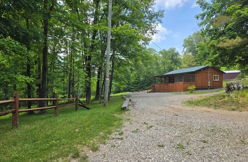McArthur Cabin | Quaint 1-bedroom cabin with fireplace and hot tub minutes from Hocking Hills