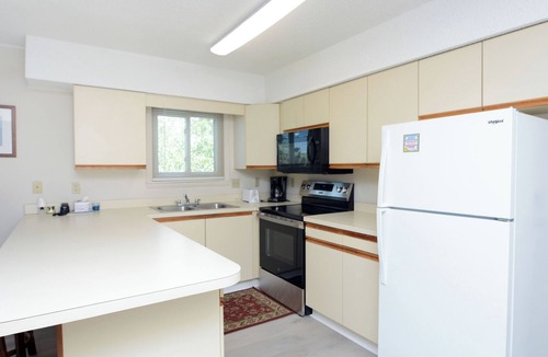 Caine Woods Condo | Quaint, but pristine 2-bedroom condo with free WiFi and an outdoor pool located uptown on the bayside in a peaceful, family-friendly neighborhood!