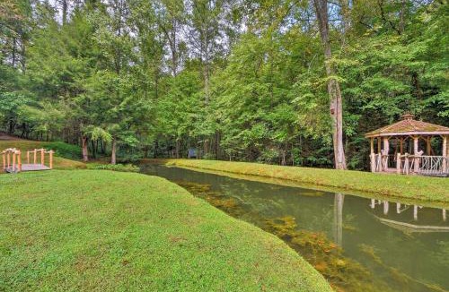 Dahlonega House | Quaint Dahlonega Cabin w/Cavenders Creek Access!