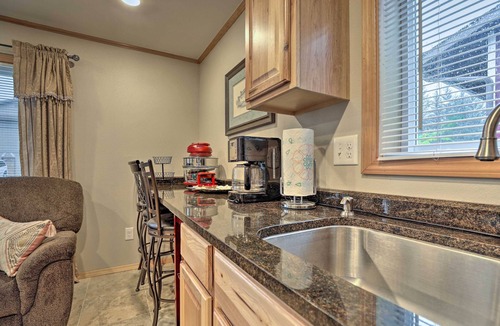 Mendenhaven Apartment | Quaint Juneau Apt w/Scenic Mountain Surroundings!