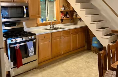 Kents Hill Cottage | Quaint & rustic 2-bedroom camp on Echo Lake
