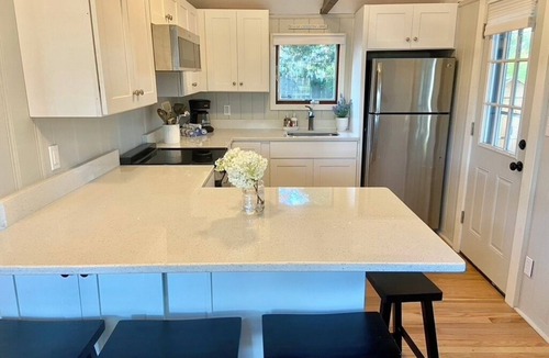 Bass River Cottage | Quaint Tiny Cottage -"Salty Sandpiper Cottage" - 1/2 mile2beach Dog Friendly