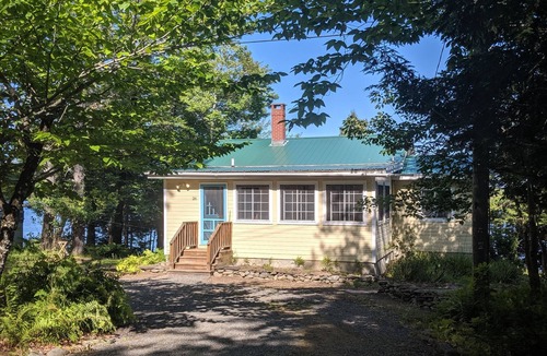 Dexter Cottage | Quaint Waterfront Maine Cottage