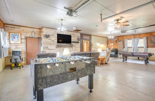 Zanesville House | Quaint Zanesville Home w/Game Room & Yard!