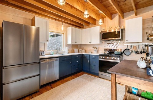 Spruce Head Cottage | Quarry Village Compound; 4BR + Hot Tub on a workin
