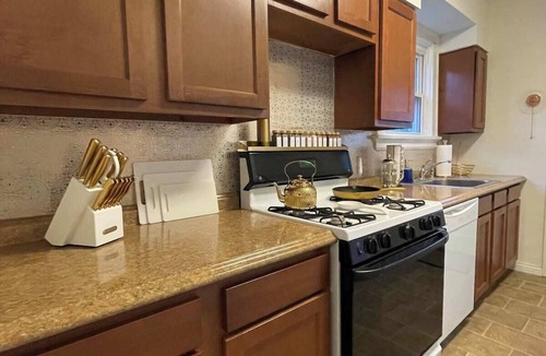 Oakley Apartment | Queen & King 2 Bedroom, 15 minutes from anything, private drive