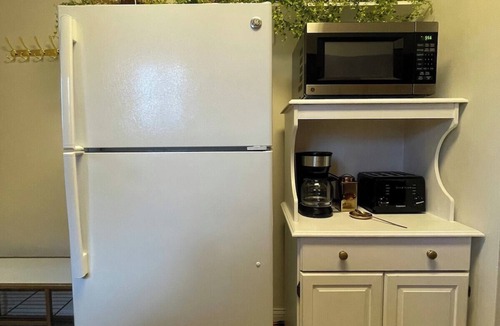 Oakley Apartment | Queen & King 2 Bedroom, 15 minutes from anything, private drive