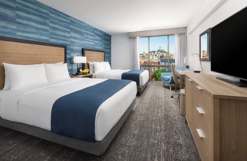 Fisherman's Wharf Hotel | Queens with a Stunning City View, Caza, Close to Ghirardelli, 2 Rooms