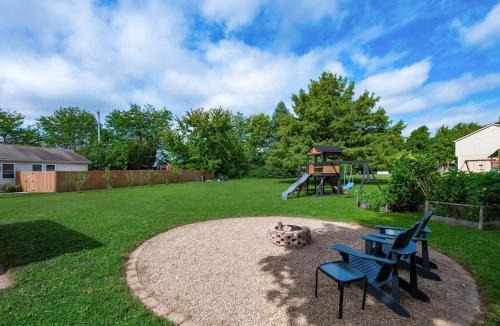 Dublin House | Quiet 3BR Dublin Home, Large Yard, near Bridgepark and easy commute to area companies and hospitals