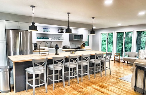 Oakland House | Quiet, 6 bedroom 4 bath Lakefront home, private sandy beach, near Colby College