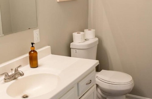 Salem Apartment | Quiet and Comfortable 2 BD in Duplex