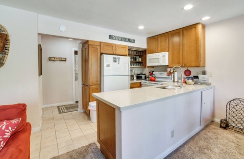 Majestic Pines Condo | Quiet Condo w/Great Views, 1/2 Mi to Eagle Lodge!