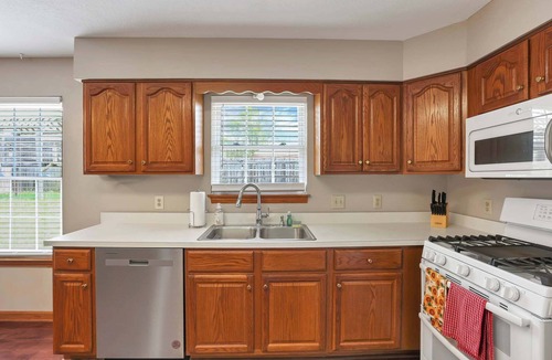 Johnstown House | Quiet Ranch Retreat for Work Crews & Families Johnstown, OH