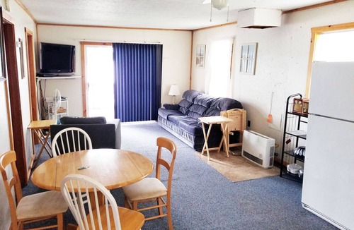 Winterville Cabin | Quiet & serene, steps to the water, swimming, fishing, hiking, nature all around
