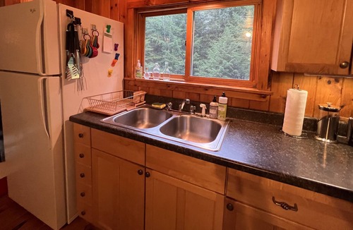 Mount Vernon House | Quiet three bedroom lakefront retreat with over an acre, and 250 feet lakefront!