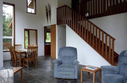 Cooper Landing Cabin | Quiet Tree House-Style Cabin in the Chugach National Forest, Alaska