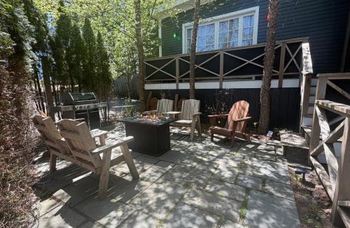 Southwest Harbor House | Quietside Quarterdeck Dual King Wings, Bunk Room, Fire Patio & Pet-Friendly