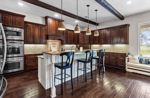 Madisonville House | Ranch Retreat with Private Pool, less than an hour to Bryan/College Station, TX