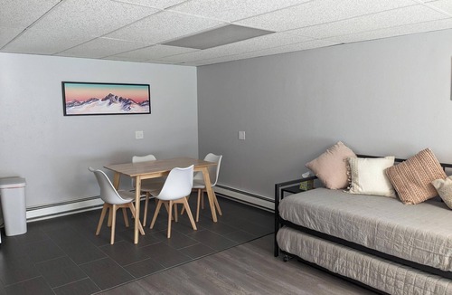 Mendenhaven Apartment | Ranger's Manor, a Peaceful Haven near the Glacier