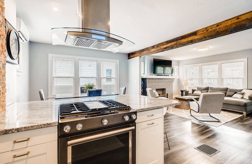 Clintonville House | Recent remodel, 2 King Beds, 5-star reviews, Close to OSU, Zoo & More!