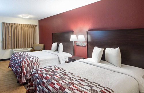 Latonia Hotel | Red Roof Inn Cincinnati East - Beechmont
