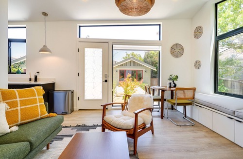 Roosevelt House | Redwood City Escape with Big-Screen TV!