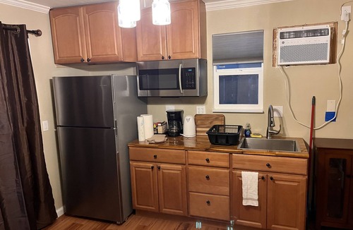 Livermore Cottage | Redwood One Bedroom & Gazebo Garden