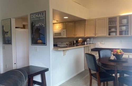 University Area Condo | Reflection Lake in UMED District: a tranquil setting in midst of an active city