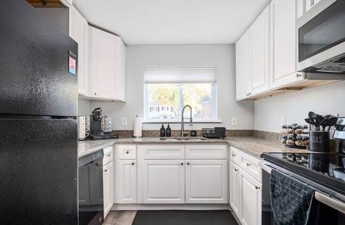 College Park Apartment | [REFRESHED] The Traveler's Retreat, 5 mins to airport and 15 mins to downtown