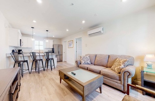 Rehoboth Beach Apartment | Rehoboth Beach House updated condo with outdoor pool & washer/dryer