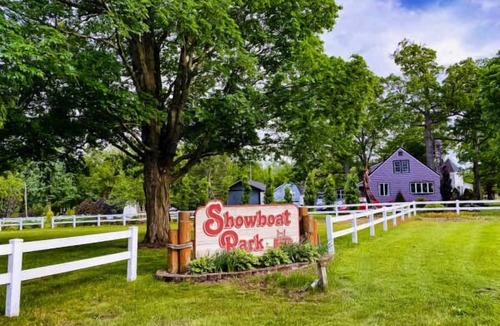 Chesaning House | Relax and Unwind! 4 Classic Units, Pets Allowed, Close to Twin Brooks Golf Club