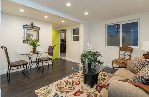 Oakland House | Relax in the bay. City View. Free parking on site.