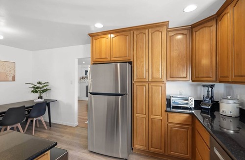 Downing - Whitethorne House | Relaxing Retreat | HotTub, BBQ, GameRoom, KingBed