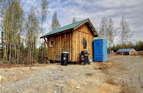 Houston House | Relaxing Rustic Cabin Retreat, Dry Cabin Experience And Year Round Fishing Fun in Houston, Alaska