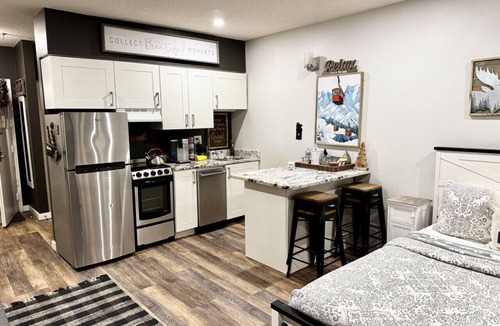Lincoln Condo | Remodeled Studio | Indoor Pool & Hot Tub | Granite Kitchen | Near Loon Mtn