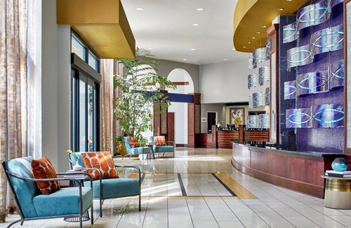 Central Business District Hotel | Renaissance Mobile Riverview Plaza Hotel