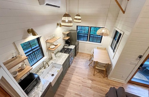 Bear Den Cabin | Renovated Cabin, Hot Tub Views!