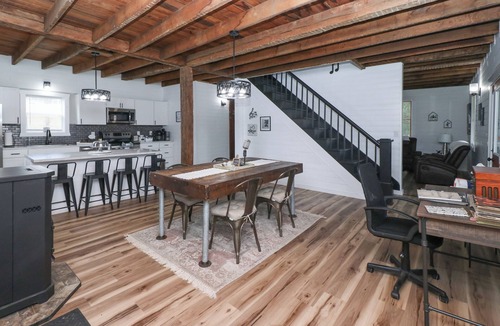 Lexington House | Renovated Farmhouse by Mid Ohio Race Track, Snow Trails, access to Amphitheater!