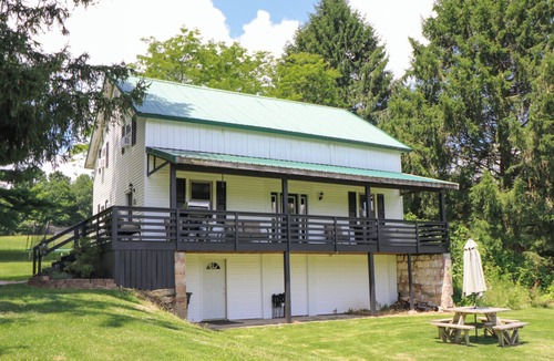 Lexington House | Renovated Farmhouse by Mid Ohio Race Track, Snow Trails, access to Amphitheater!