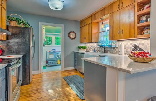 Mars Hill House | Restored Mars Hill Home on 1 Acre: Walk to Town!