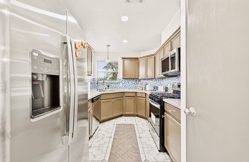 Clodine House | Retreat with this 2 Master Suites. Spacious 5-bed, 3-bath in Asia Town Houston.