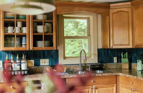 Waterbury Center House | Retro 70's Throwback Chalet-Sleeps 12-Game Room-Fire Pit-Bunk Room-Hot Tub-Sauna