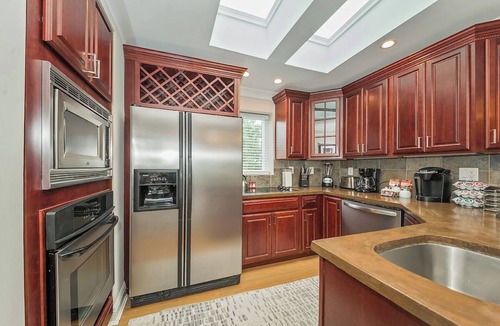 Mount Adams Condo | Retro Modern 2 Bdrm 2 Bath Condo